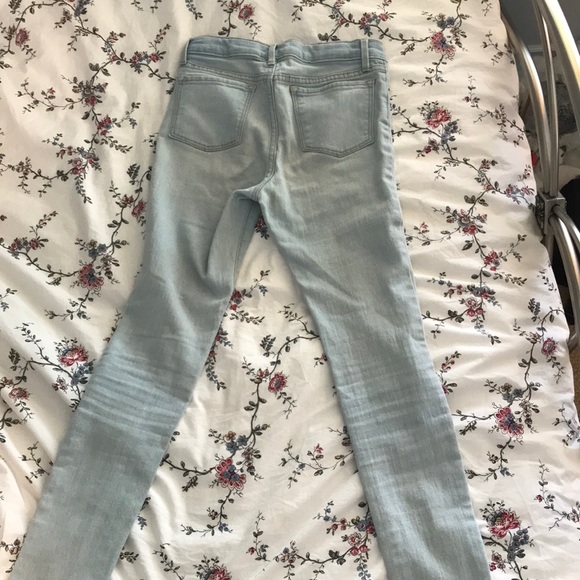 Old Navy Low rise Lightwash Jeans - Picture 2 of 3